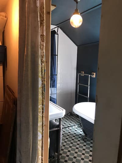 Private top floor bedroom and ensuite bathroom   Main Photo