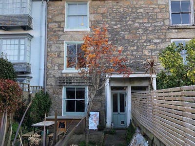 Private top floor bedroom and ensuite bathroom   Main Photo