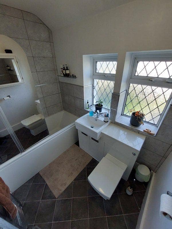 Room to Rent in Quiet Home Main Photo