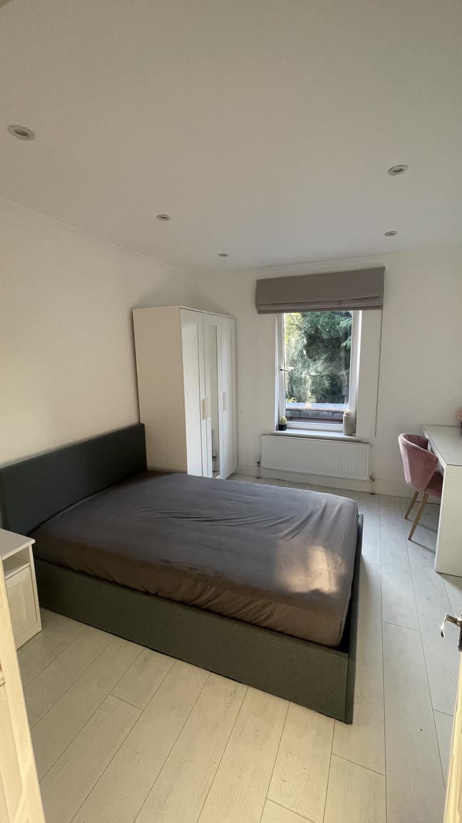 Spacious Double Room in Brentford - All Bills incl Main Photo