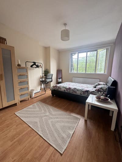 Zone 2 - Spacious 1 bedroom flat Main Photo
