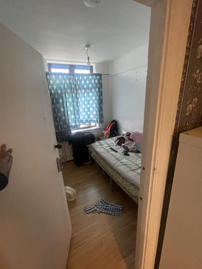 One affordable Single room available near Barking Main Photo