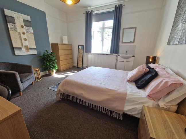 Lovely Large Double Sunny Room for One Adult Main Photo