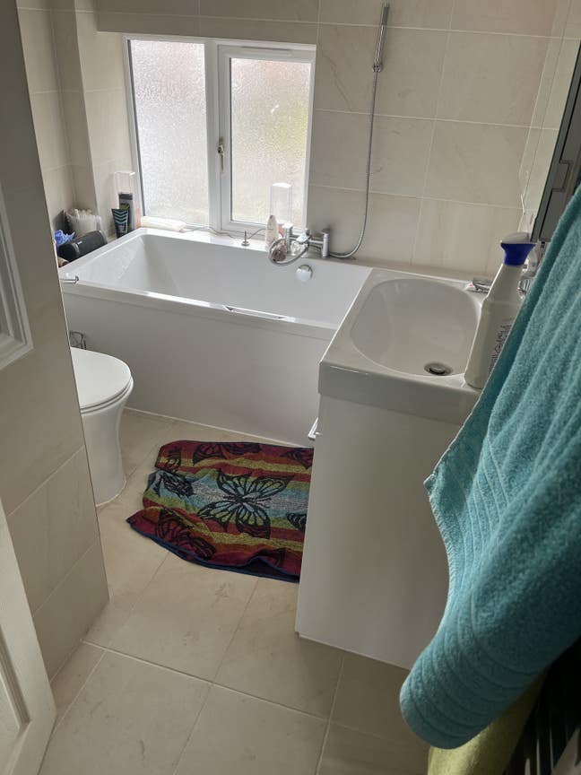 3 bedroom house one double bedroom  Main Photo