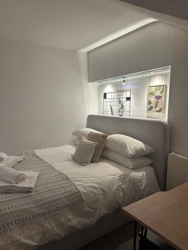Large & well decorated bedroom  Main Photo