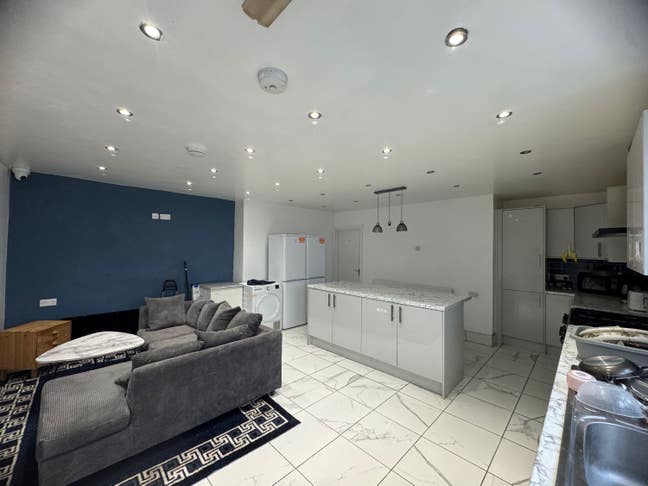 Universal Credit - Brand New Rooms in Selly Oak Main Photo