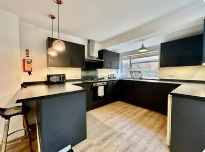 Uni students Shared House Main Photo