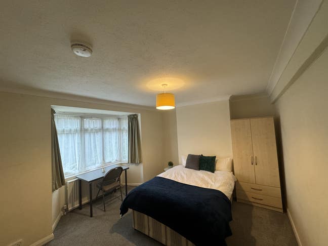 Stunning Rooms - No Deposit - Netflix inc Main Photo