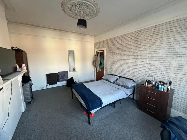 Large Room in 4 Bedroom House in Jesmond  Main Photo