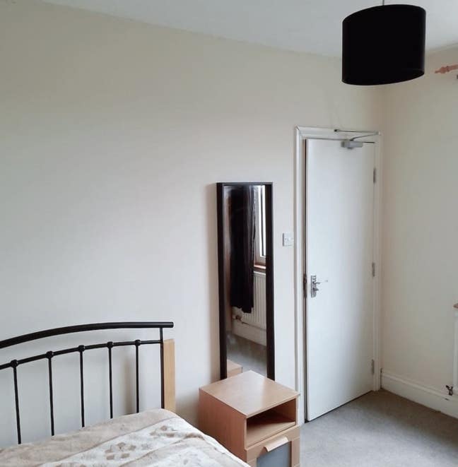 It’s a beautiful single bedroom available to Rent. Main Photo