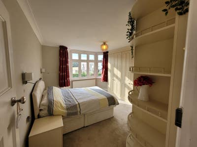 2 Double bedrooms available in a  desirable area Main Photo