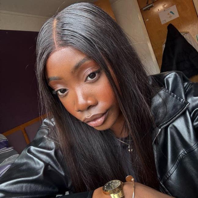 Professional Female seeks a double room Main Photo