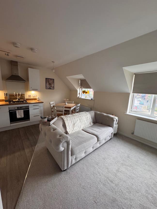 Two Bedroom flat part furnished Main Photo