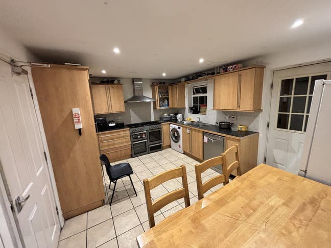 Room with immediate availability Main Photo