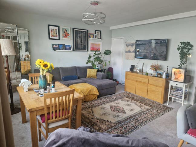 Double room in spacious flat sharing with one  Main Photo