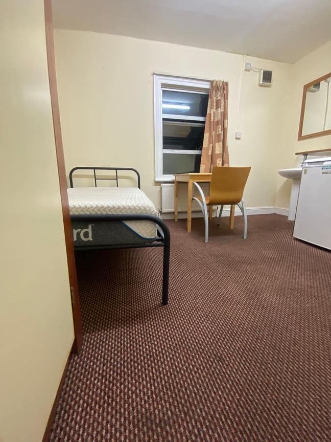 Very Large Room to Rent with Mini Kitchen  Main Photo
