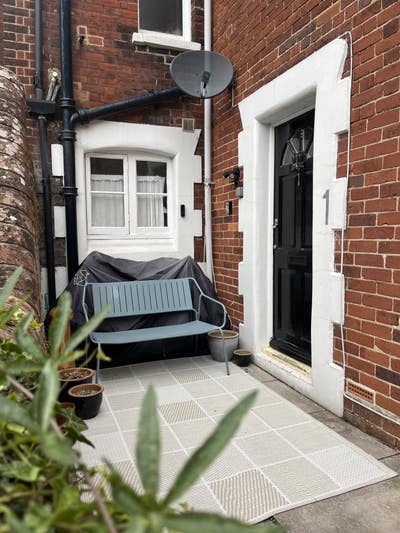 One Bed Flat Central Winchester Main Photo
