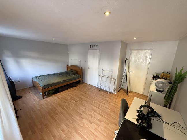 Cozy large double and single rooms in Fallowfield  Main Photo