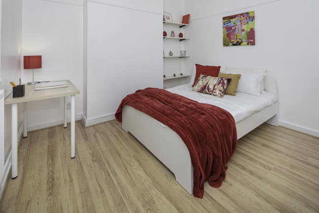 A Peaceful Room with a Homely Feel Main Photo