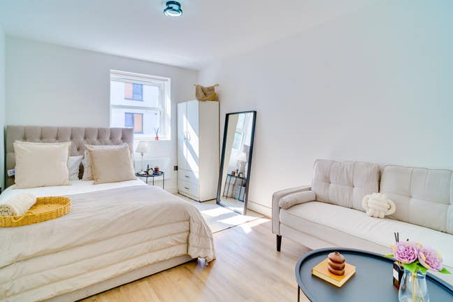 2 Stunning Rooms In Luxury Apartment- £1150 & £900 Main Photo