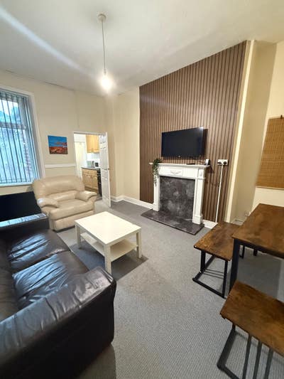 Spacious 3-Bedroom Flat | Fully Furnished Main Photo