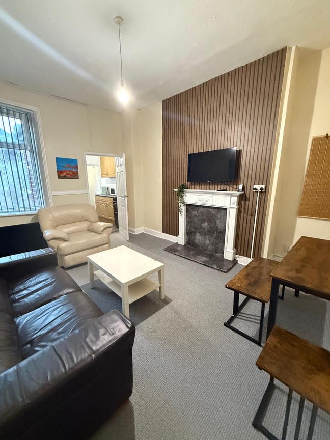 Spacious 3-Bedroom Flat | Fully Furnished Main Photo