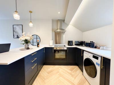 Room To Rent With En - Suite/Bills Brand New Main Photo