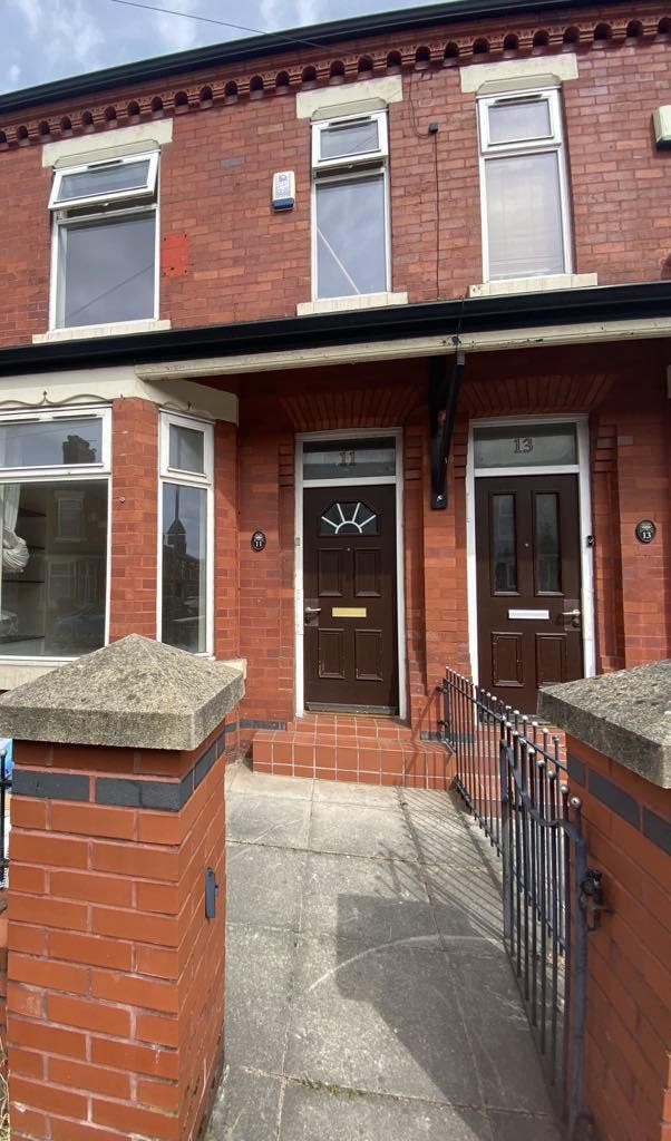 4 bedrooms to rent  Main Photo