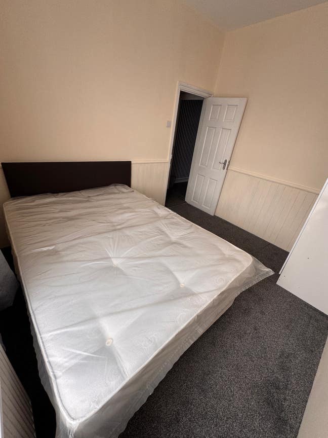 Rooms For rent in E6 Main Photo