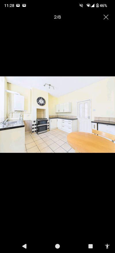 Quiet terrace near UCLAN, train station and docks Main Photo