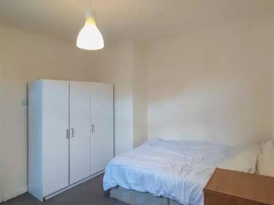 Double bedroom with seperate washroom Main Photo