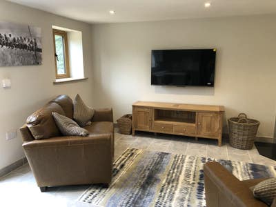 Smart Fully-Furnished On-Farm Accommodation Main Photo