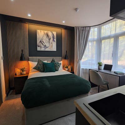 Hassle‑free modern rooms for working professionals Main Photo