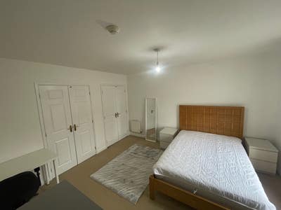 XL Ensuite Double Room Great Ashby Stevenage Main Photo