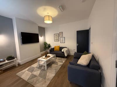 Brand New En-Suite Rooms, bills included. Main Photo