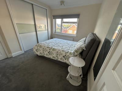 Spacious double room available  Main Photo