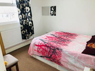 Tidy room in a 2-bed flat ilford IG1(incl bills) Main Photo