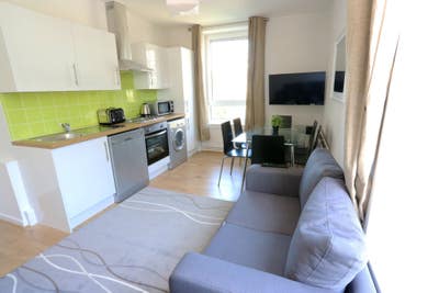 🏙️ 3 Rooms Available  | Bills Inc and cleaning  Main Photo