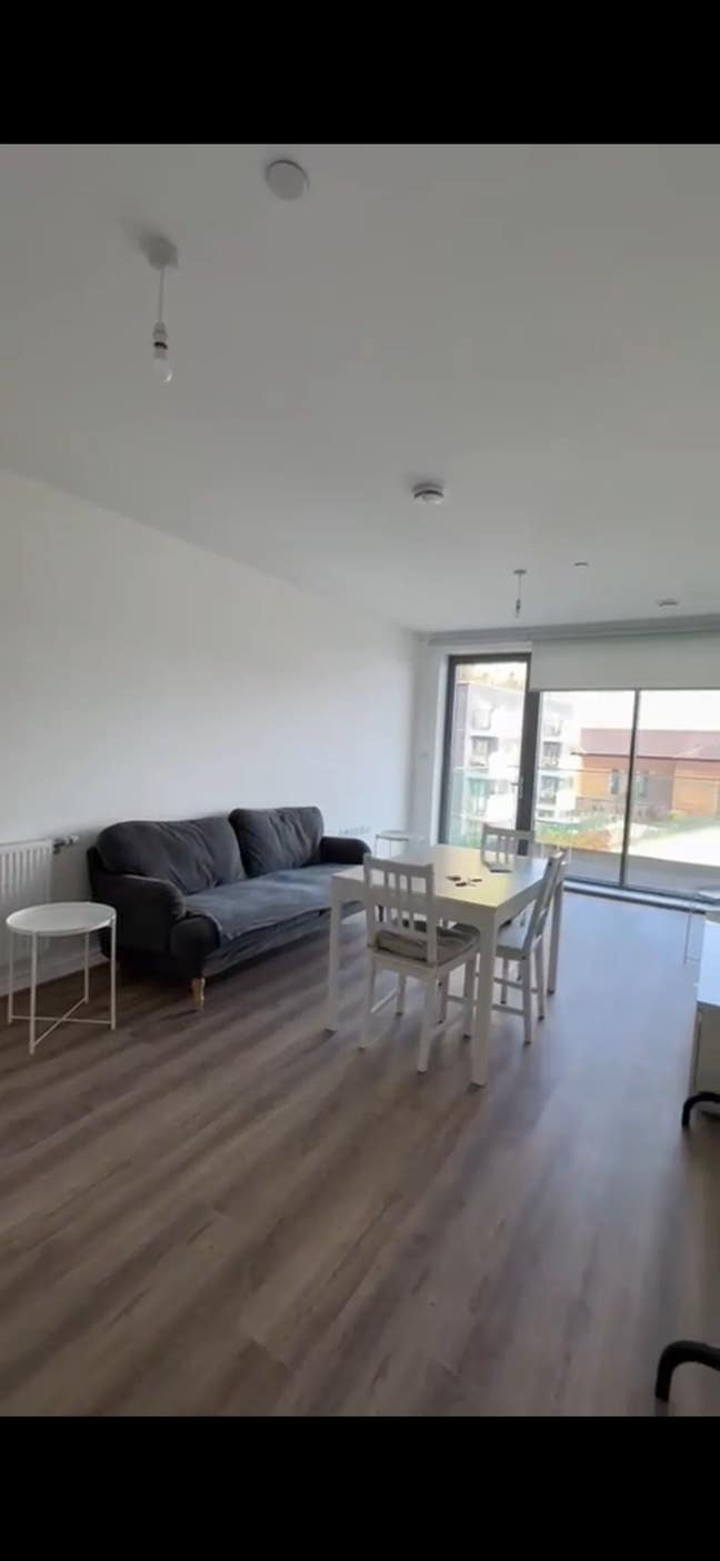 Large en-suite double room available immediately. Main Photo