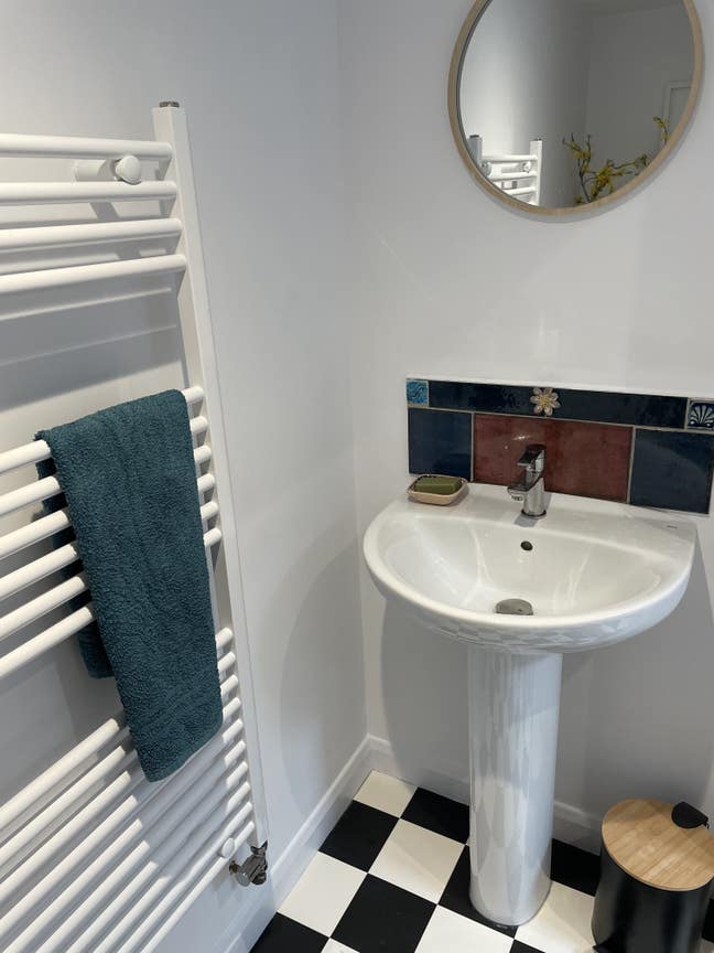 Large, double ensuite room in quiet household Main Photo