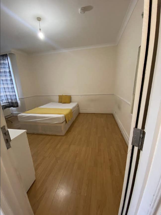 Three Double Rooms at Northwest Available Now!! Main Photo