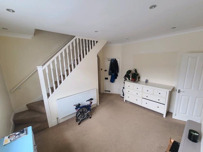 Double room in quiet house-share | 910 PCM Main Photo