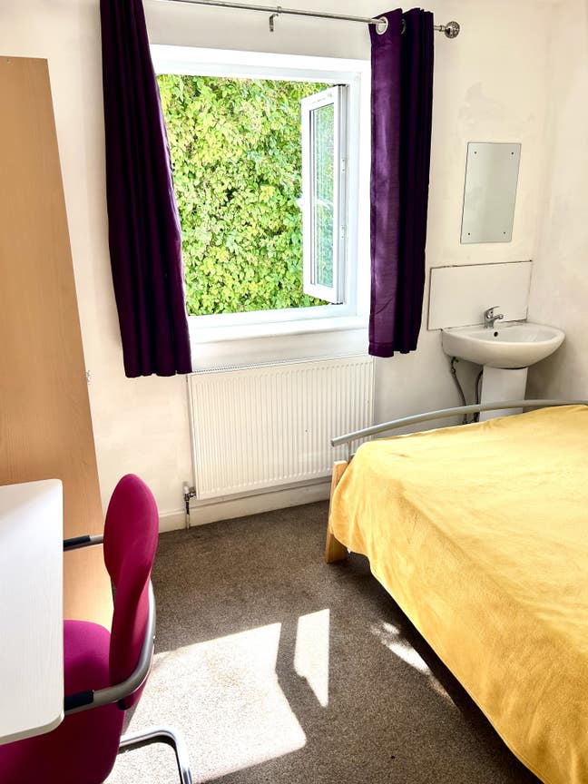 🔥Room with Sink🔥Bills inc.🔥 Free Parking 🔥Garden  Main Photo