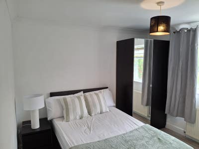 Dbl En Suite in a Professional House  Main Photo