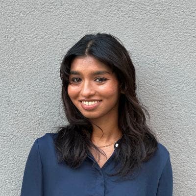 Hi! I am a young professional looking for stu... Main Photo