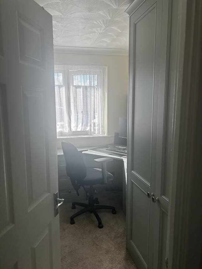 Modern, Clean, Single Room – All Bills Included Main Photo