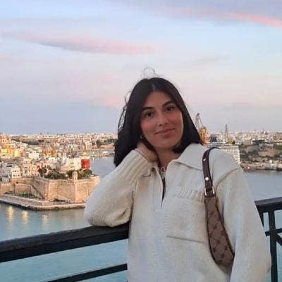 Claudia, 24, young professional Main Photo
