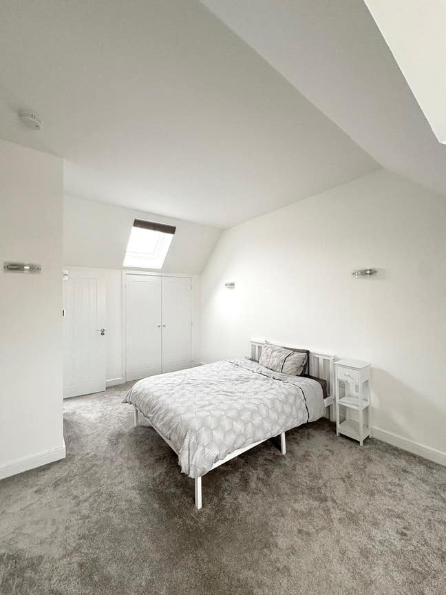 Large Double Bedroom with En-suite Bathroom Main Photo