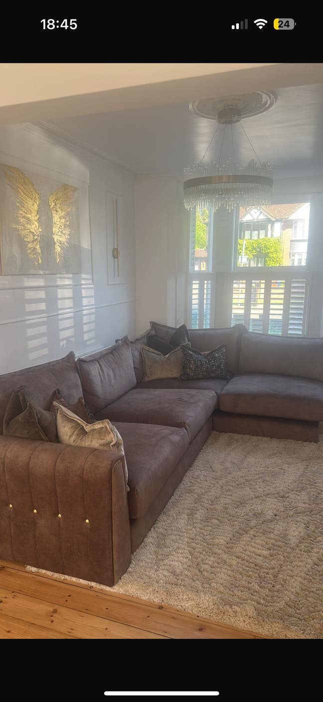 Double room in a newly refurbished house Main Photo