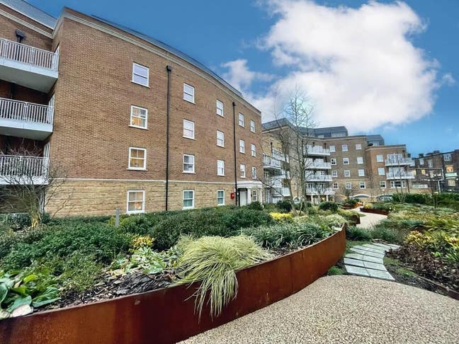 Room to Rent in Oxted- Looking for friendly female Main Photo
